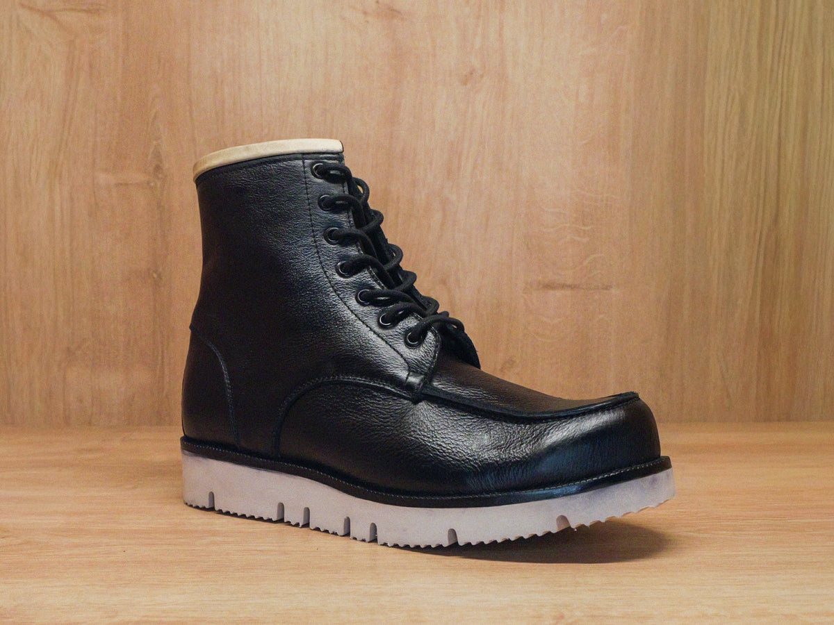 Botin negro en cuero