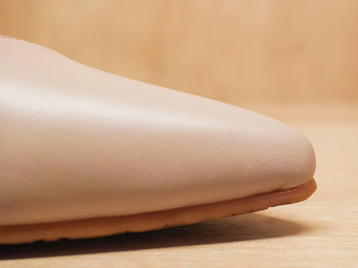 Zapato de Cuero Mujer Beige