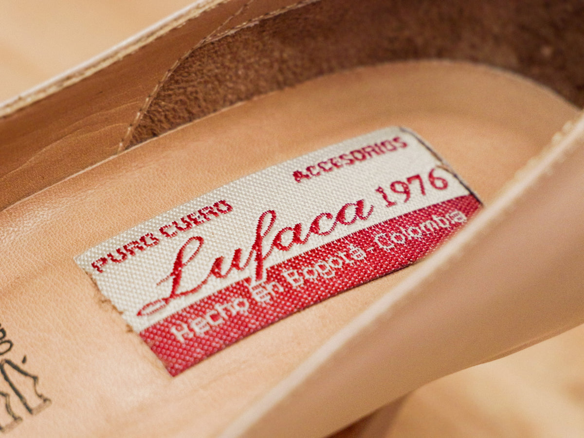 Zapato de Cuero Mujer Beige