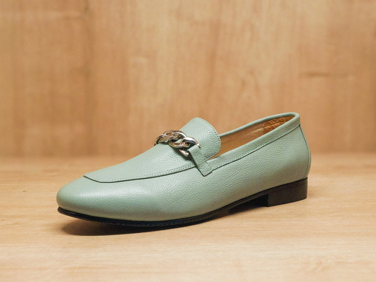 Mocasin Bajo verde en cuero