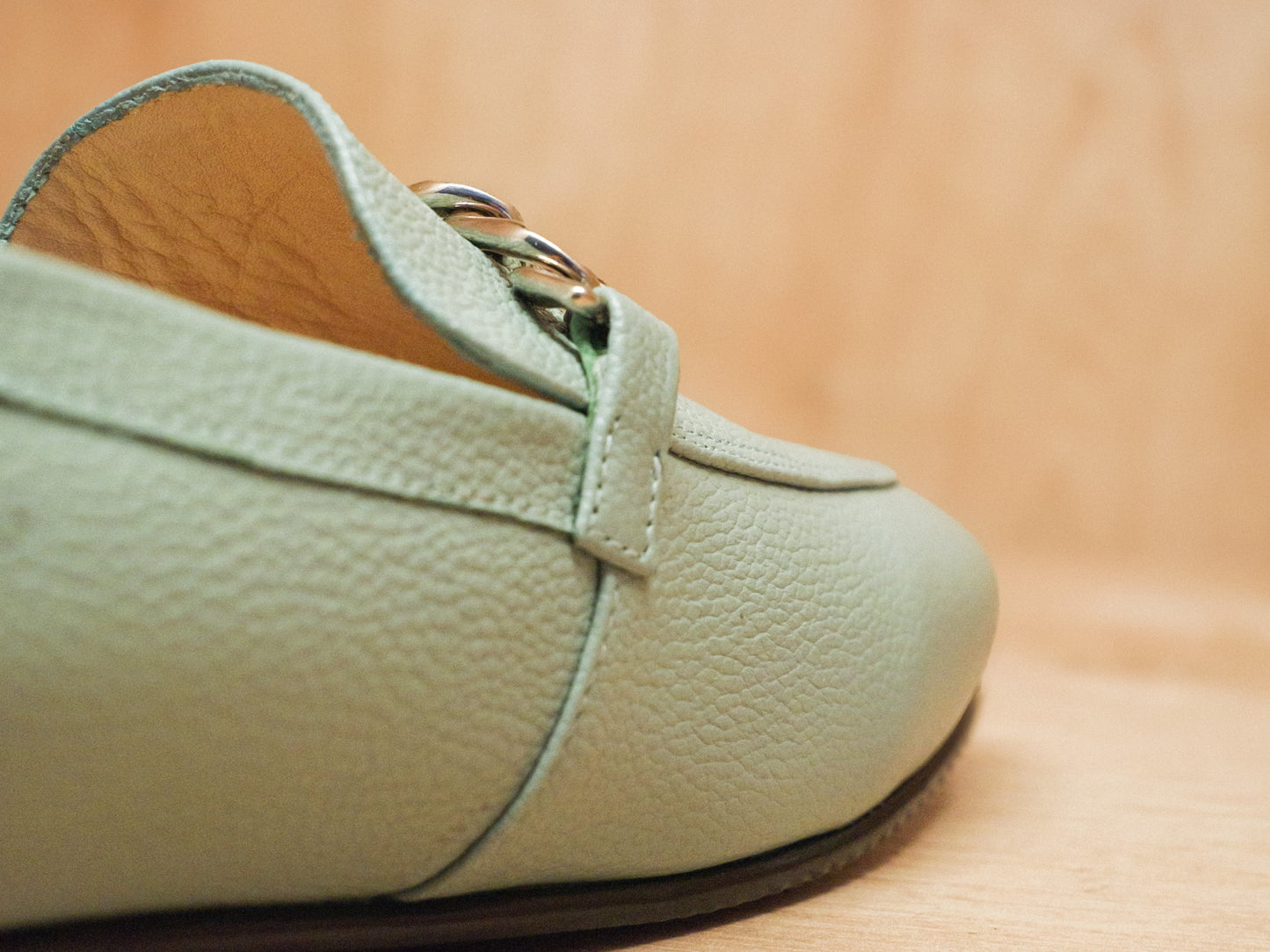 Mocasin Bajo verde en cuero